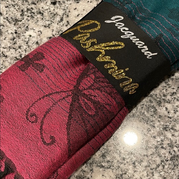 NWT Jacquard Pashmina Scarf in Teal and Pink - Picture 5 of 5